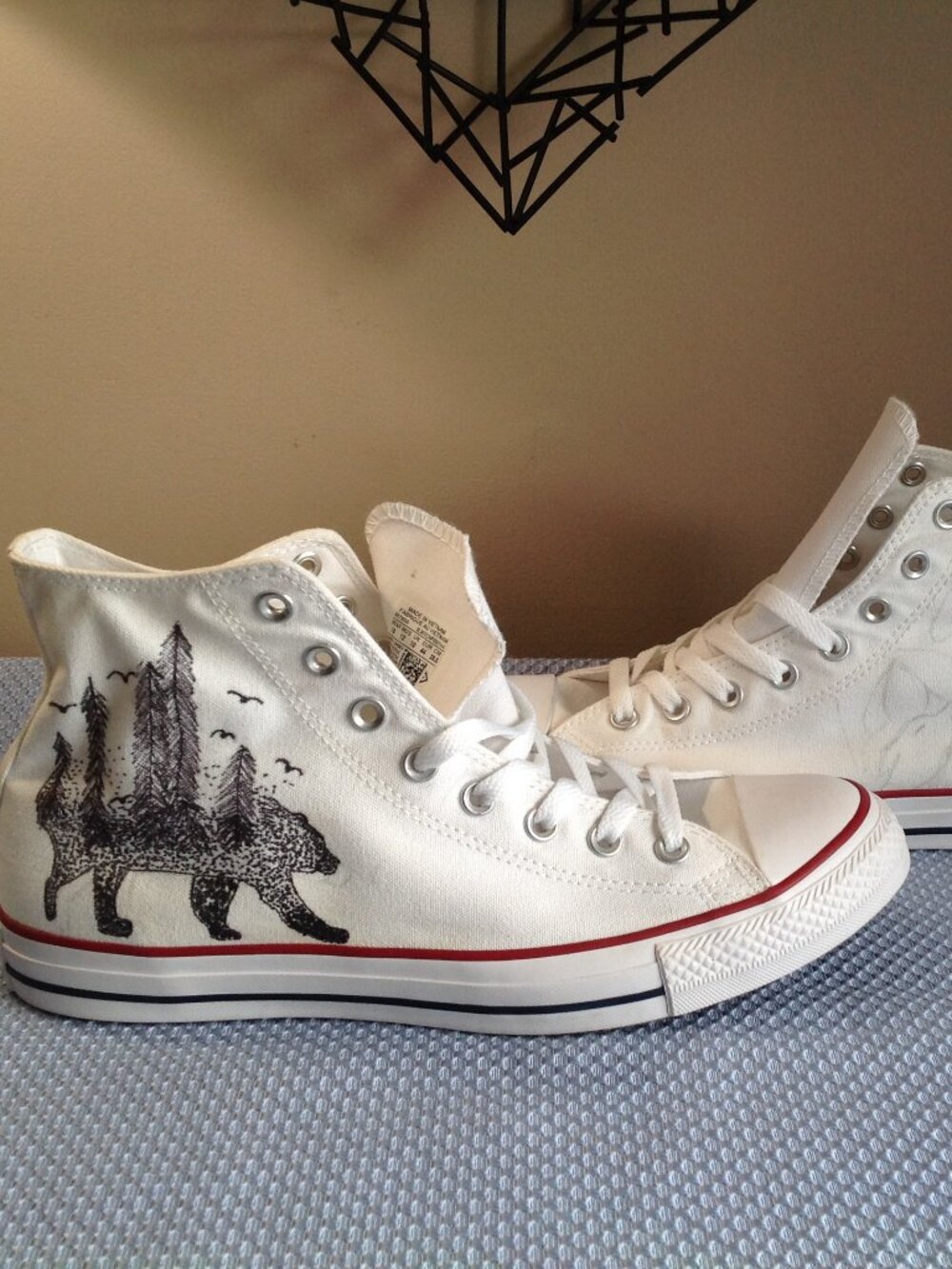 Converse All Star Chuck Taylor White Sneakers with Bear Tree Men's 10 Women's 12